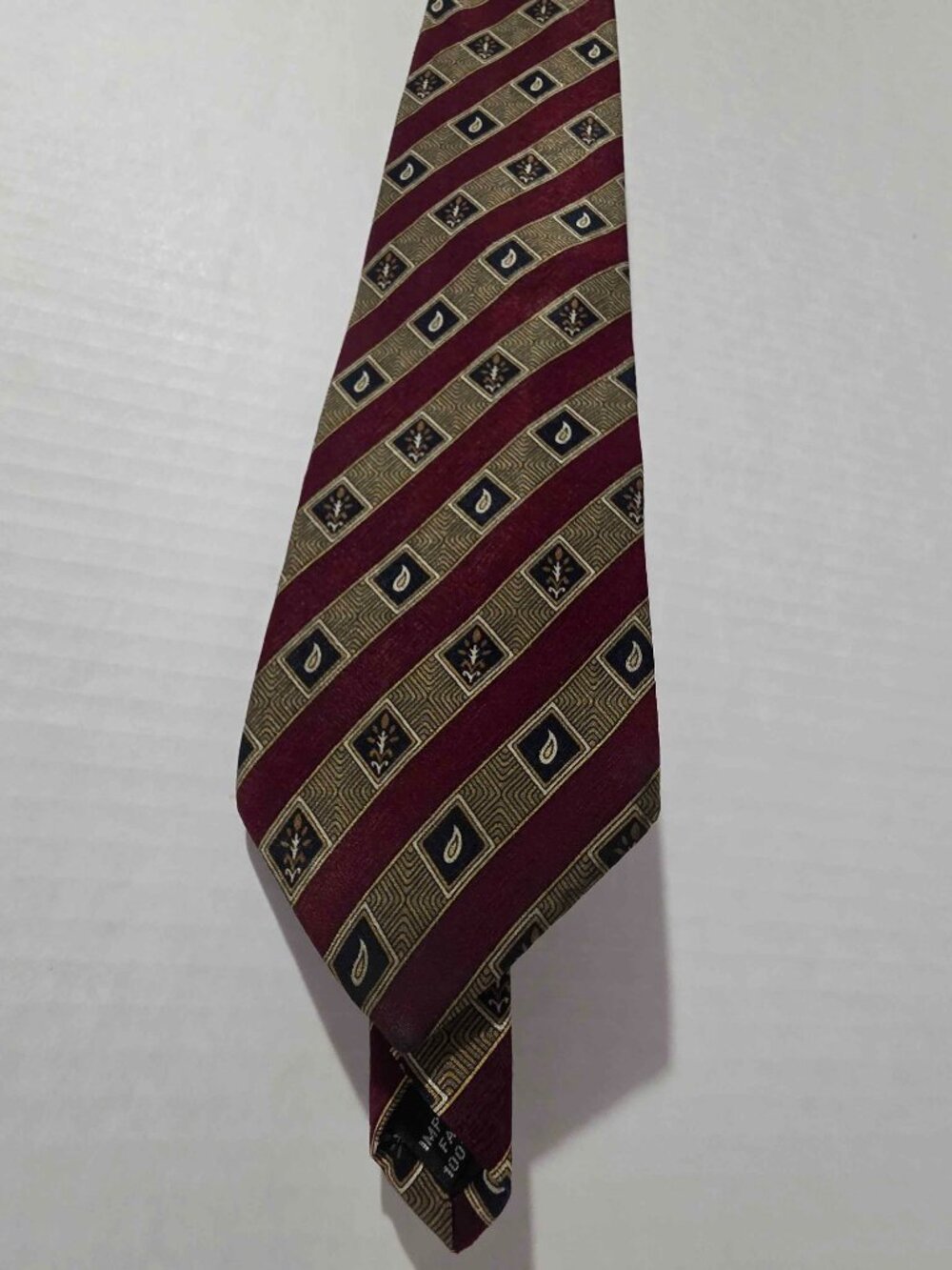 Geoffrey Beene Classic Silk Tie Burgundy Gold Diamond Geometric Necktie